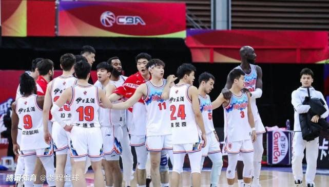 除了这份价值2600万英镑的球鞋合同之外，阿迪达斯将为阿诺德设计签名系列球鞋。